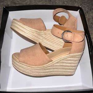 Cute wedge for a day out on the town or date night!